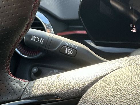 Certified 2025 Chevrolet Trax RS w/ Sunroof Package image 24