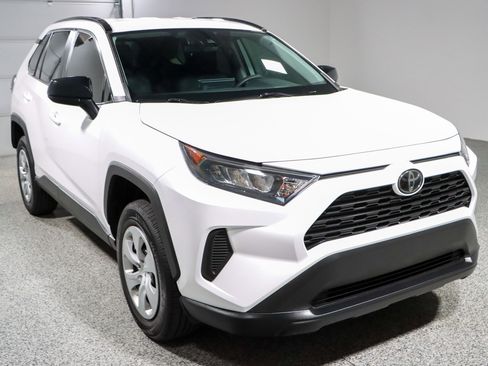 Used 2020 Toyota RAV4 LE FWD image 5