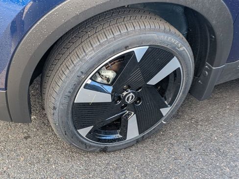 New 2025 Nissan Kicks SR image 5