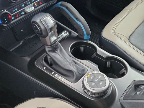 Used 2022 Ford Bronco Wildtrak image 12