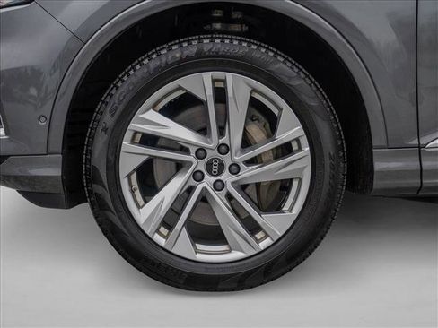 Used 2022 Audi Q7 Premium Plus image 13