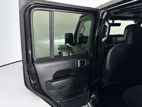 Used 2022 Jeep Wrangler Willys image 25