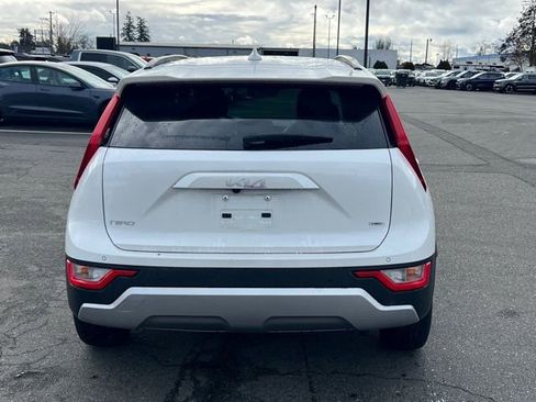 Certified 2024 Kia Niro EX image 10