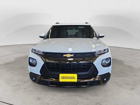 Used 2023 Chevrolet TrailBlazer ACTIV w/ Technology Package FWD image 2