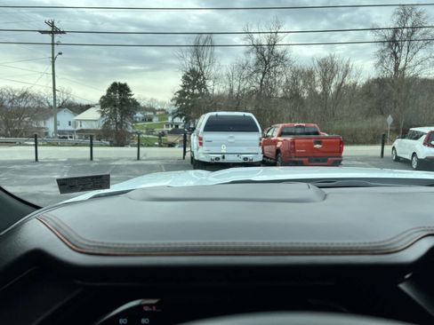 Used 2024 GMC Sierra 1500 AT4 w/ Technology Package image 19