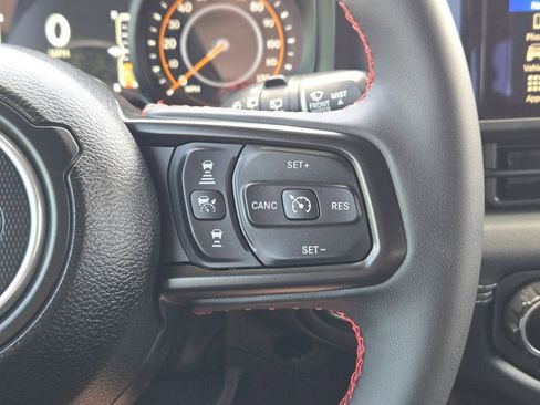 Used 2024 Jeep Wrangler Unlimited Rubicon AWD/4WD image 29