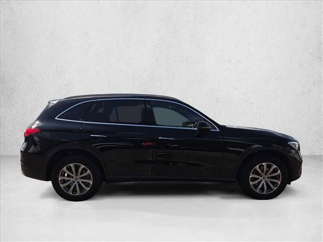 Used 2026 Mercedes-Benz GLC 300 image 4