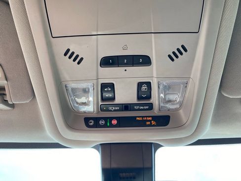 Used 2023 Chevrolet Equinox Premier AWD/4WD image 20
