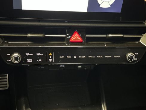 Certified 2026 Kia Niro SX Touring image 25