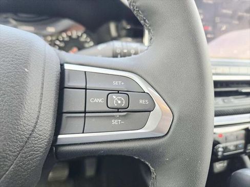 Certified 2025 Jeep Compass Latitude w/ Sun & Sound Group AWD/4WD image 21