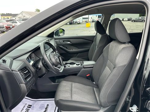 Used 2024 Nissan Rogue SV AWD/4WD image 9