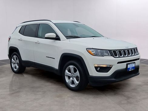 Used 2019 Jeep Compass Latitude AWD/4WD image 3