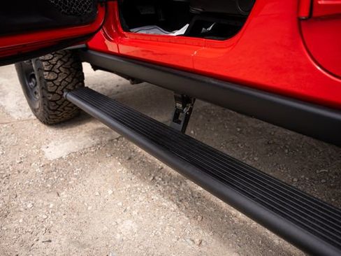 Used 2017 Jeep Wrangler Unlimited Rubicon w/ Connectivity Group AWD/4WD image 13