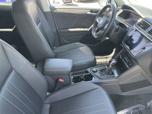 Used 2022 Volkswagen Tiguan SE AWD/4WD image 11