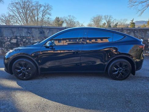 Used 2024 Tesla Model Y Long Range AWD/4WD image 8