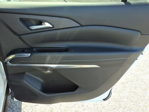 Used 2025 Chevrolet Traverse LT FWD image 16