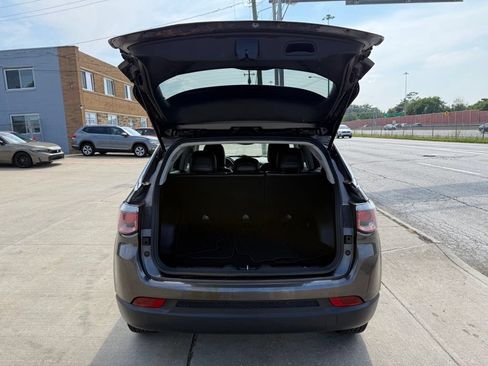 Used 2018 Jeep Compass Latitude w/ Popular Equipment Group AWD/4WD image 17
