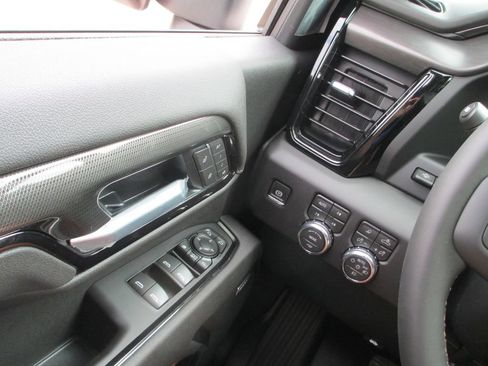 New 2026 GMC Sierra 2500 AT4 w/ AT4 Premium Plus Package AWD/4WD image 17