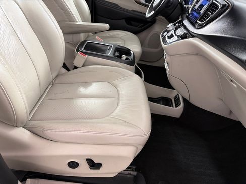 Used 2017 Chrysler Pacifica Touring-L Plus image 23