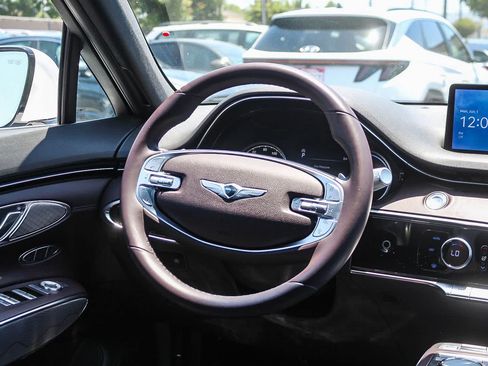 Used 2023 Genesis GV70 2.5T w/ Advanced Package AWD/4WD image 19