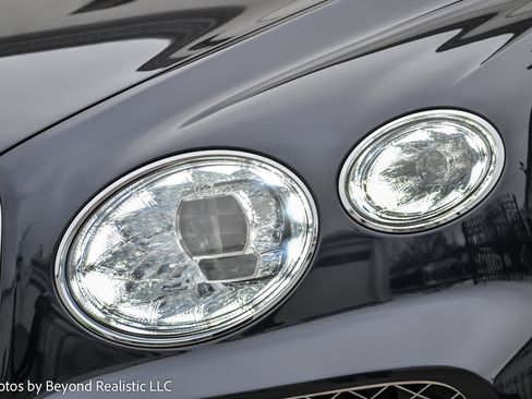 Used 2022 Bentley Bentayga image 12