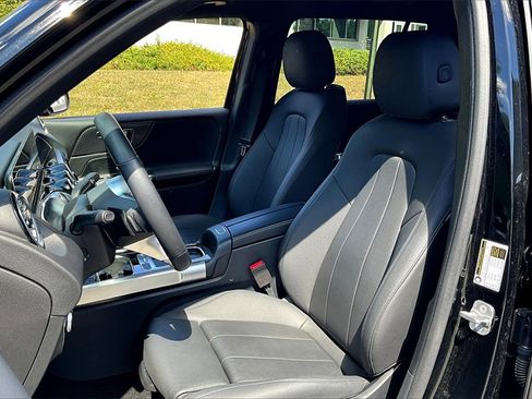 Used 2025 Mercedes-Benz GLB 250 4MATIC image 27