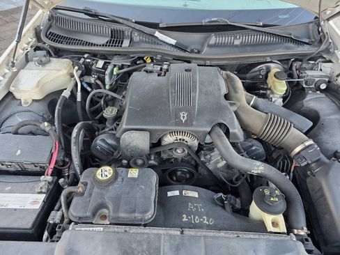 Used 2003 Lincoln Town Car Executive RWD image 18