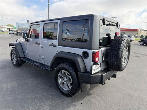 Used 2018 Jeep Wrangler Unlimited Rubicon w/ Cold Weather Group AWD/4WD image 5