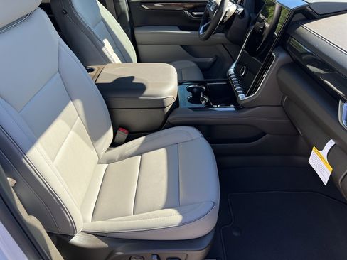 New 2026 GMC Yukon XL Elevation image 14