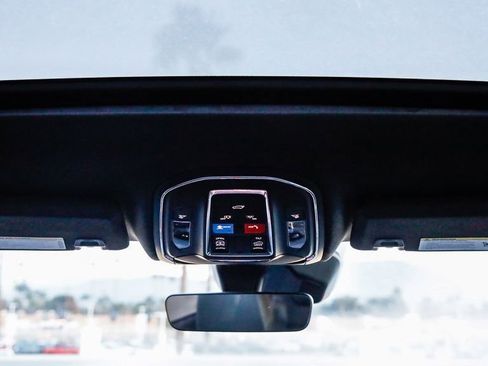 New 2025 Jeep Grand Cherokee Altitude image 17