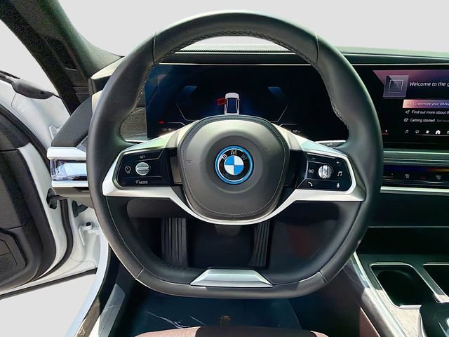 Used 2025 BMW i7 eDrive50 w/ Premium Package RWD image 38