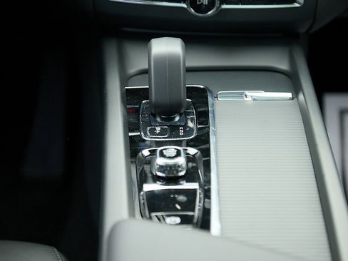 New 2025 Volvo XC60 B5 Core w/ Protection Package Premier image 25