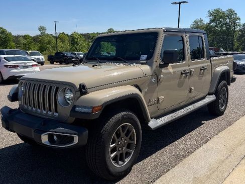 Used 2020 Jeep Gladiator Overland image 1