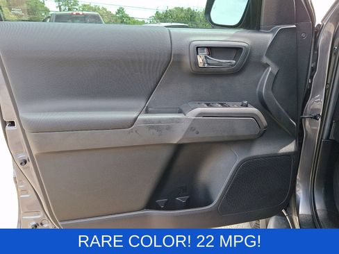 Used 2021 Toyota Tacoma TRD Off-Road w/ Technology Package AWD/4WD image 13