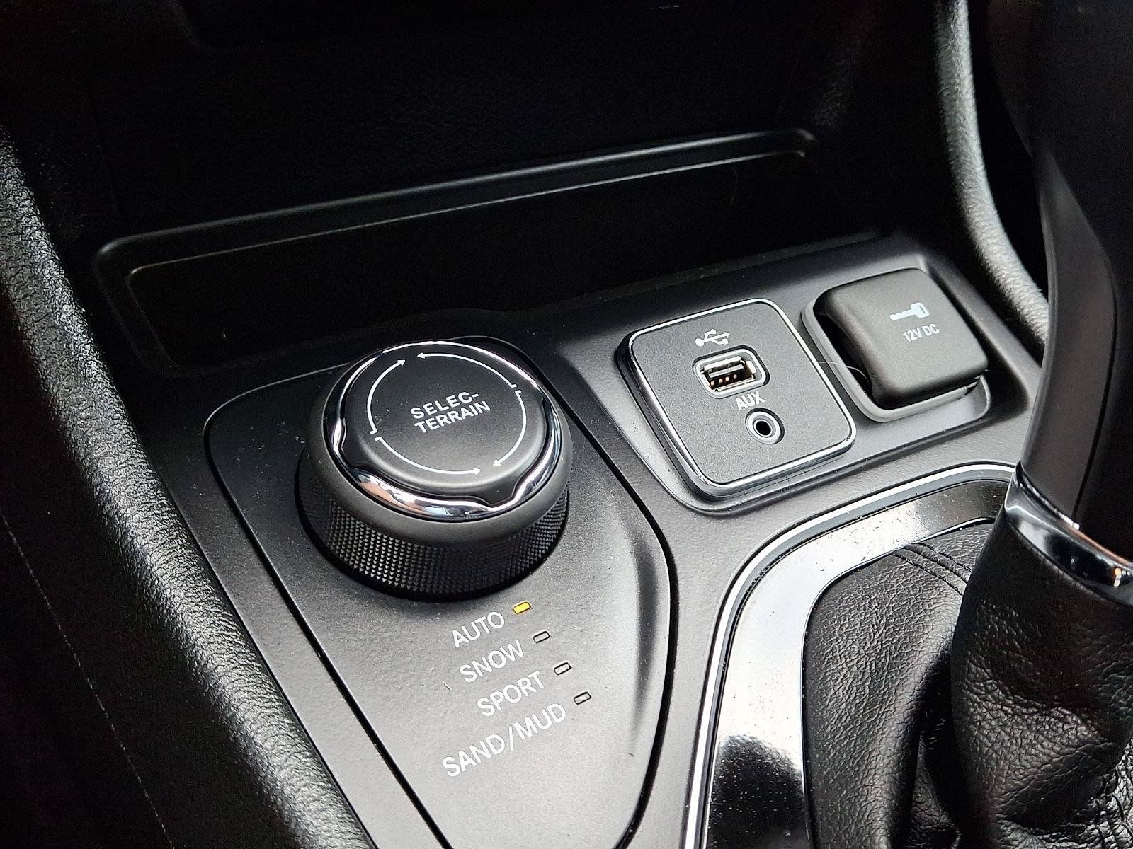 Used 2019 Jeep Cherokee Limited AWD/4WD image 25