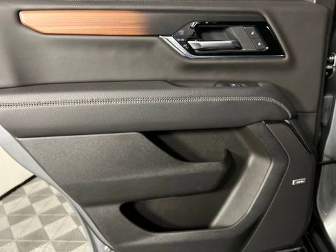 Used 2025 GMC Yukon Denali image 29