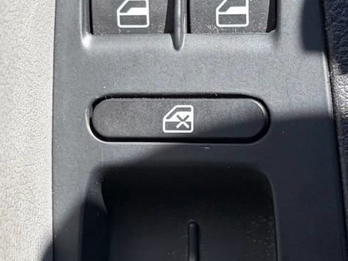 Used 2013 Volkswagen Jetta SE FWD image 16