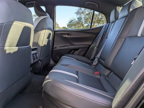 Used 2025 Toyota Camry SE image 11