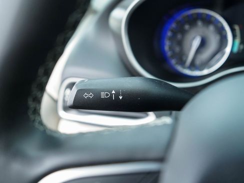 Used 2024 Chrysler Pacifica Touring-L image 19