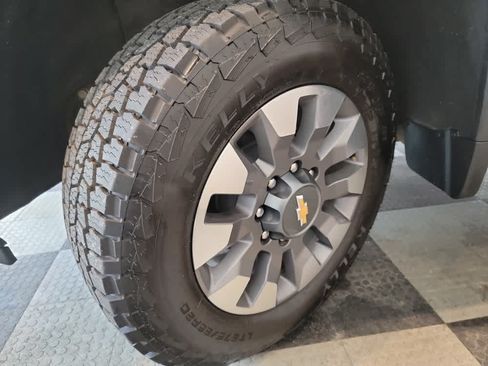 Used 2024 Chevrolet Silverado 2500 Custom w/ Custom Value Package AWD/4WD image 8