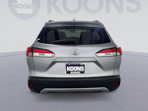 Used 2024 Toyota Corolla Cross LE image 5