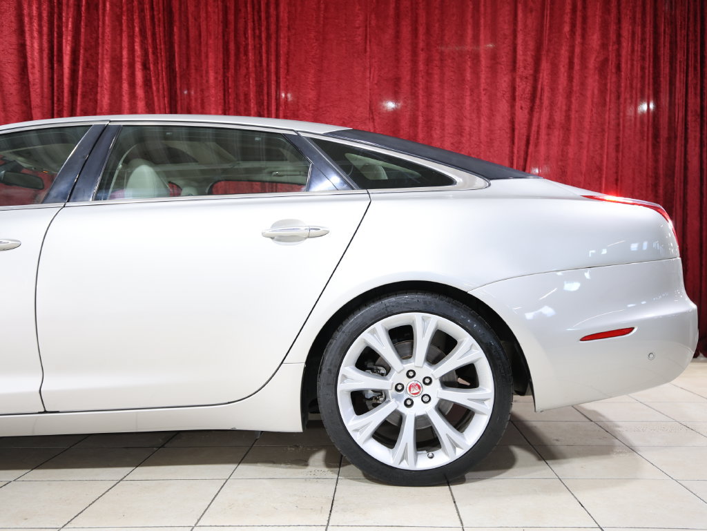 Used 2017 Jaguar XJ L Portfolio RWD image 6