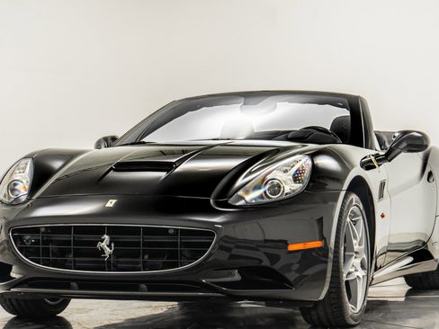 Used 2011 Ferrari California image 5
