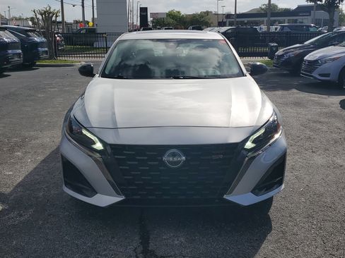 Certified 2023 Nissan Altima 2.5 SR w/ SR Premium Package image 2