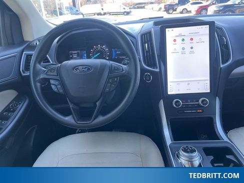 Certified 2024 Ford Edge SE image 17