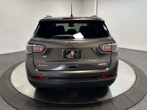 Used 2022 Jeep Compass Latitude image 11