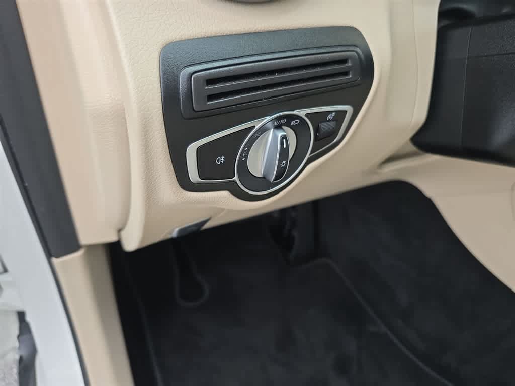 Used 2021 Mercedes-Benz GLC 300 4MATIC image 13