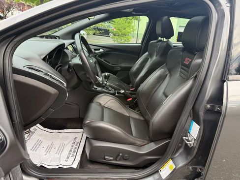 Used 2017 Ford Focus ST w/ Equipment Group 402A FWD image 13
