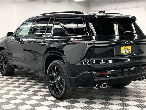Used 2025 Chevrolet Traverse RS w/ LPO, Floor Liner Package AWD/4WD image 2
