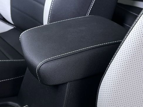 New 2025 Volkswagen Taos SEL image 21